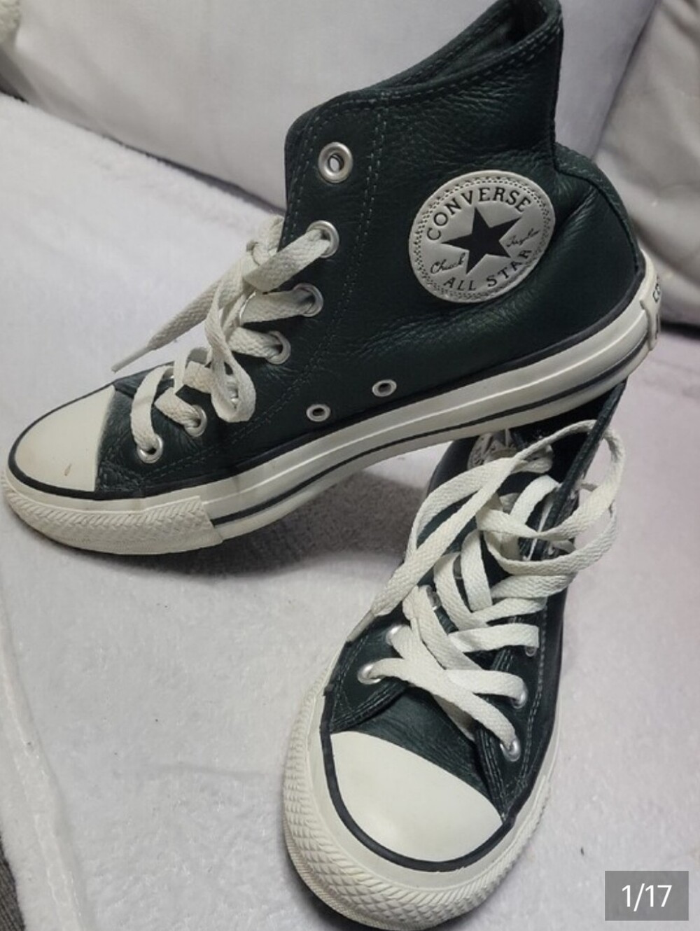 Converse Leather High-Tops in Dark Green and White  Size 5 Wos...size 7 Mens